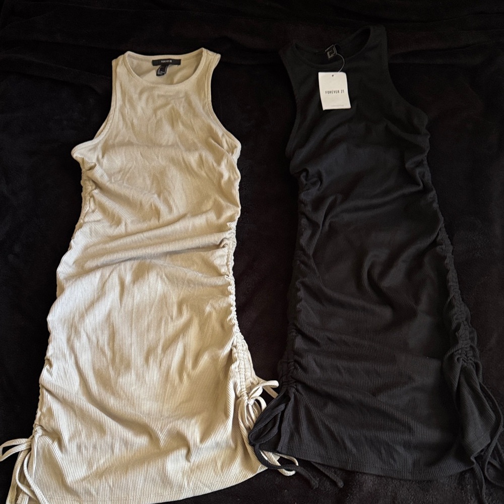 🖤🧁🧜🏽‍♀️Forever 21 Beige and Black Ribbed Side-Tie Mini Dresses